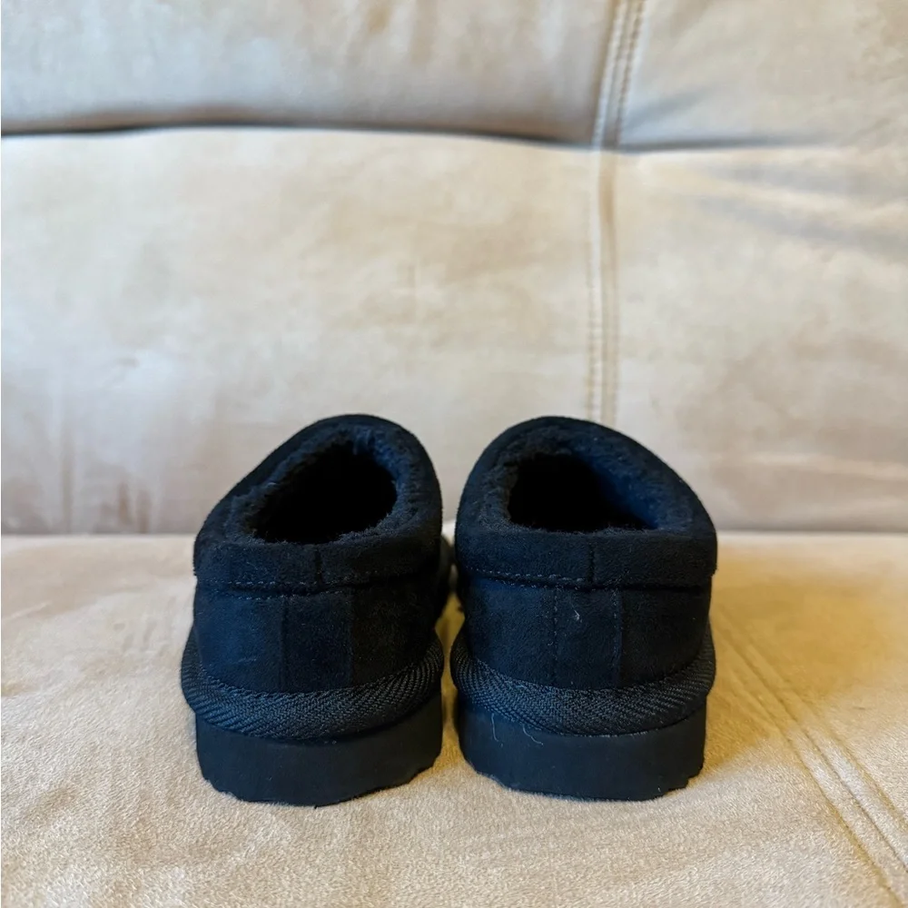 Cat & Jack NWOT Black Suede Size 8 Slippers